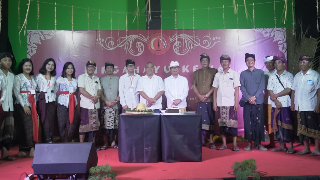 Sekda Adi Arnawa Hadiri HUT ST. Putra Dharma Kanthi Abiansemal